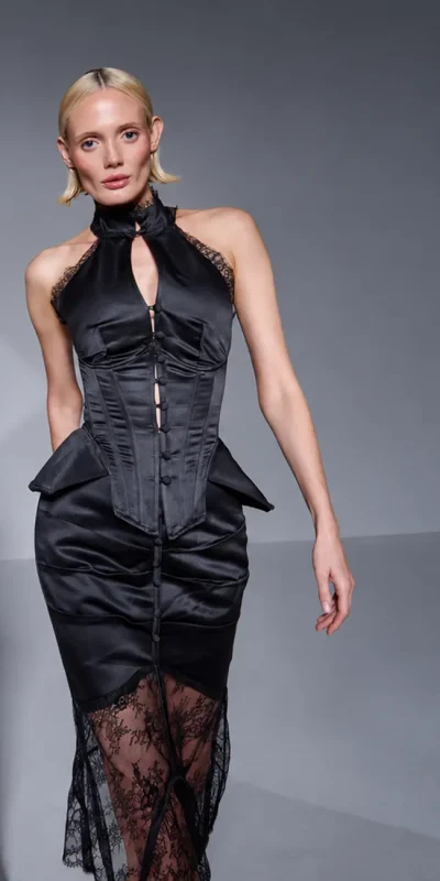 Everyday long skirt outfit idea: black pleated long skirt with a light tee and a small bag